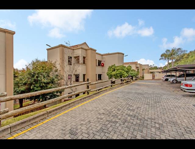 2 BEDROOM APARTMENT FOR SALE IN CONSTANTIA KLOOF